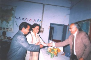 CS singh presenting Nishi Gaur Award to Winners